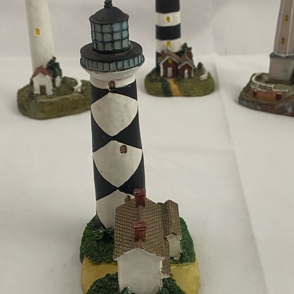 Tradewind Bay By the Shore Polystone Black and White Harlequin Lighthouse - Picture 5 of 9